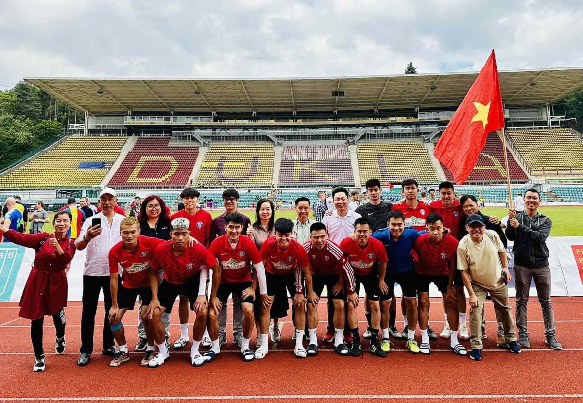 Đội bóng cộng đồng người Việt giành chức vô địch Giải bóng đá Thượng viện Séc